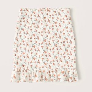 Peach print mini skirt 🍑